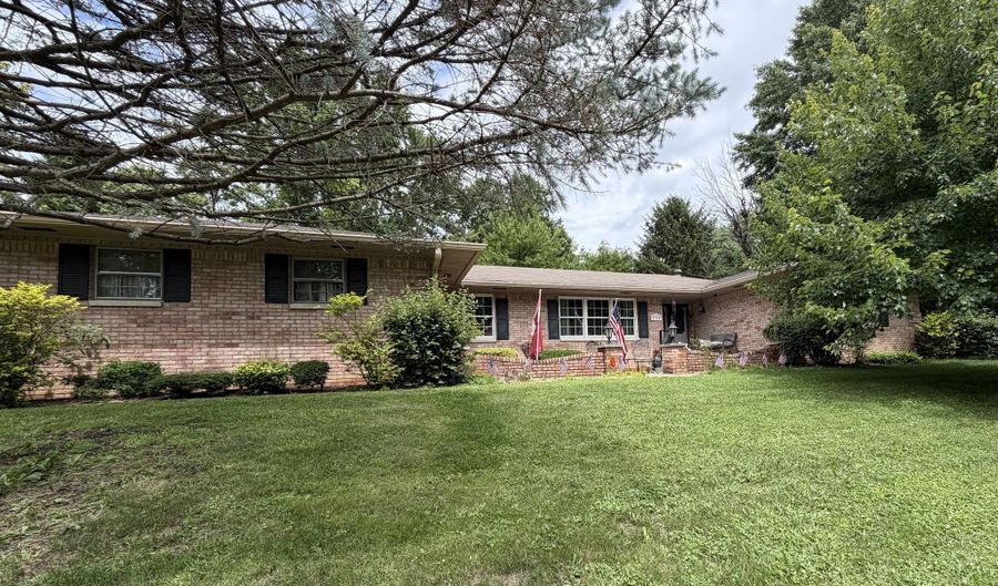 930 Mellowood Dr, Indianapolis, IN 46217 - 3 Beds, 3 Bath