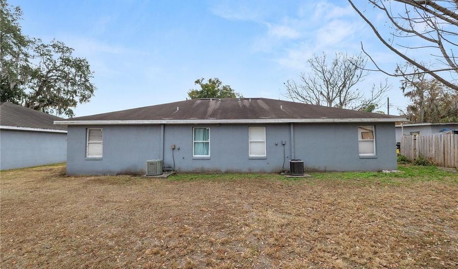 1040 AUSTIN St, Bartow, FL 33830 - 6 Beds, 4 Bath