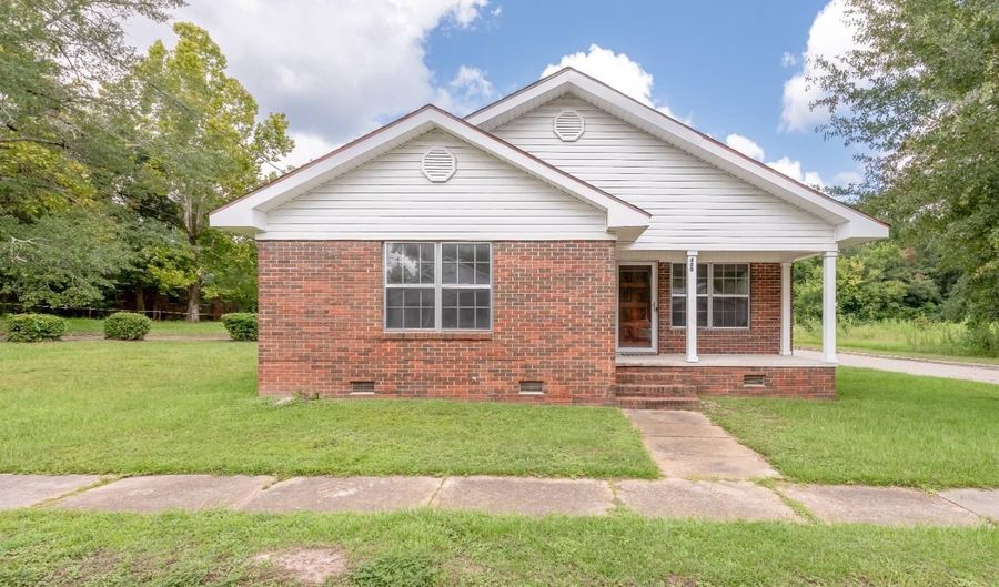 400 Dunson St, Andalusia, AL 36420 - 3 Beds, 2 Bath