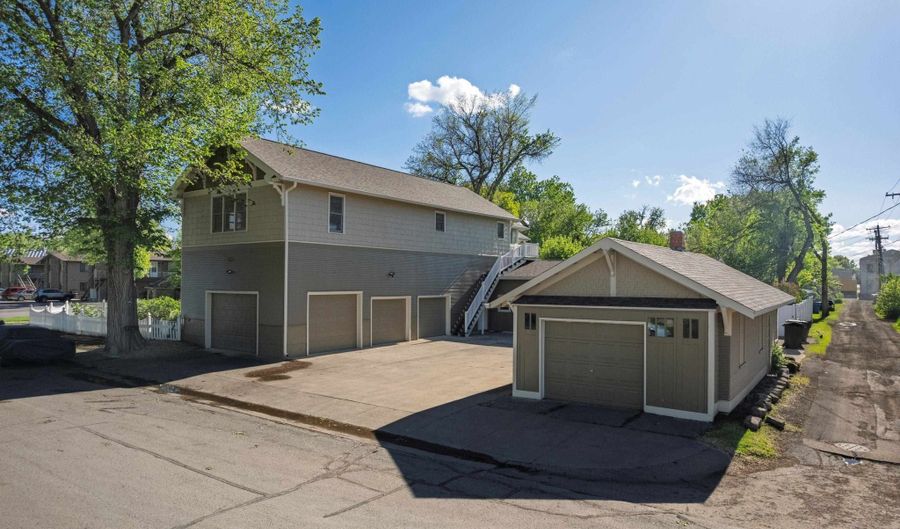 835 Harding St, Belle Fourche, SD 57717 - 6 Beds, 4 Bath