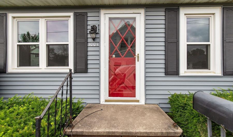 1001 W BELL Ave, Appleton, WI 54914 - 3 Beds, 2 Bath