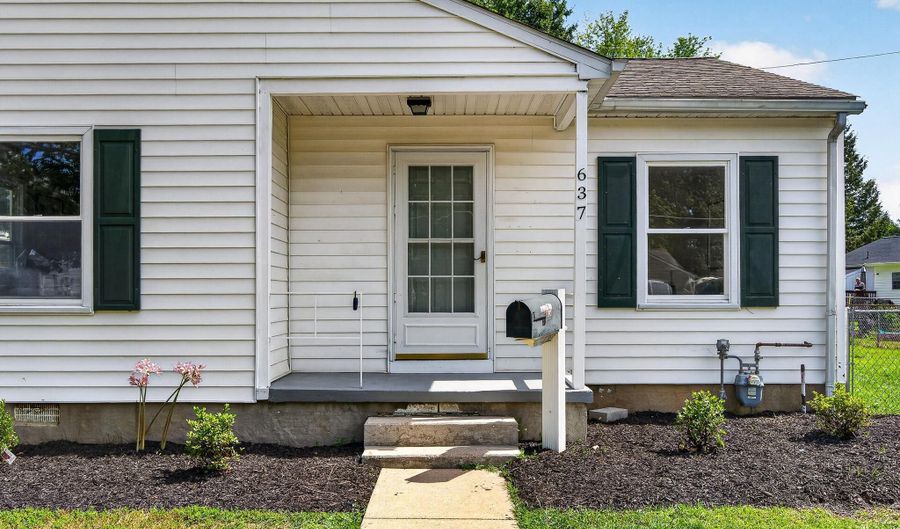 637 MARKET St, Aberdeen, MD 21001 - 4 Beds, 2 Bath