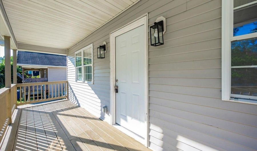 426 WASHINGTON St, Aberdeen, MD 21001 - 3 Beds, 2 Bath