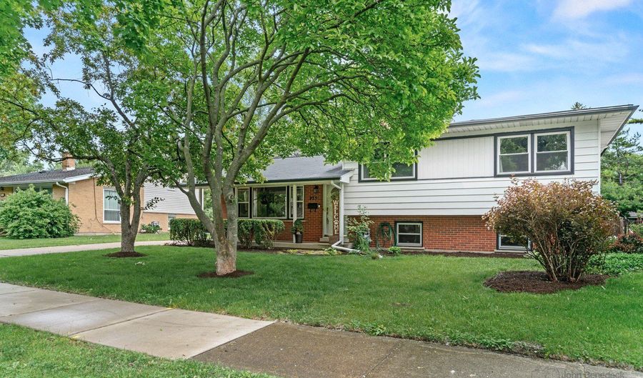 925 S Chestnut Ave, Arlington Heights, IL 60005 - 3 Beds, 2 Bath