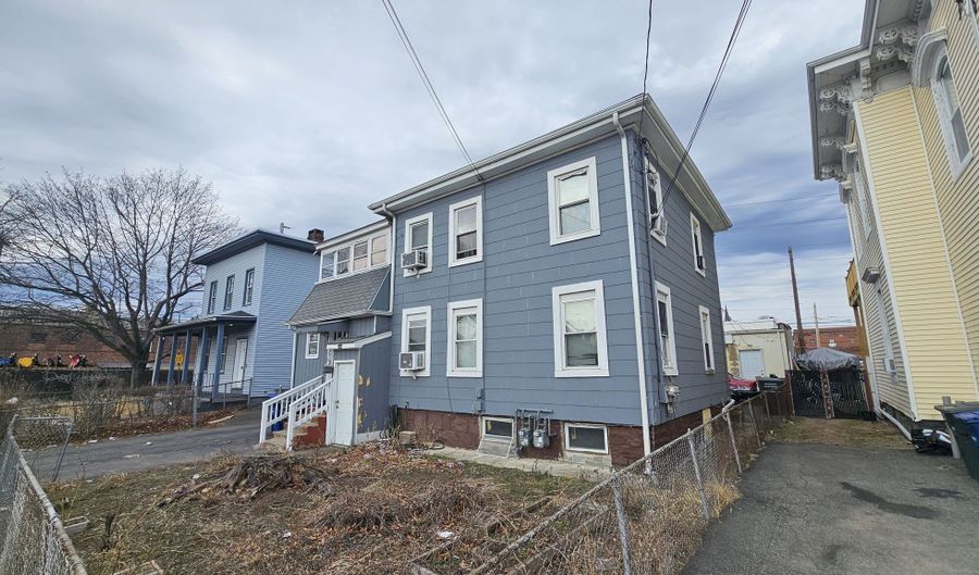 113 Clarence St, Bridgeport, CT 06608 - 4 Beds, 2 Bath