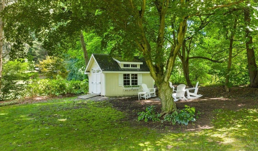 25 Spring St, Chester, CT 06412 - 3 Beds, 3 Bath