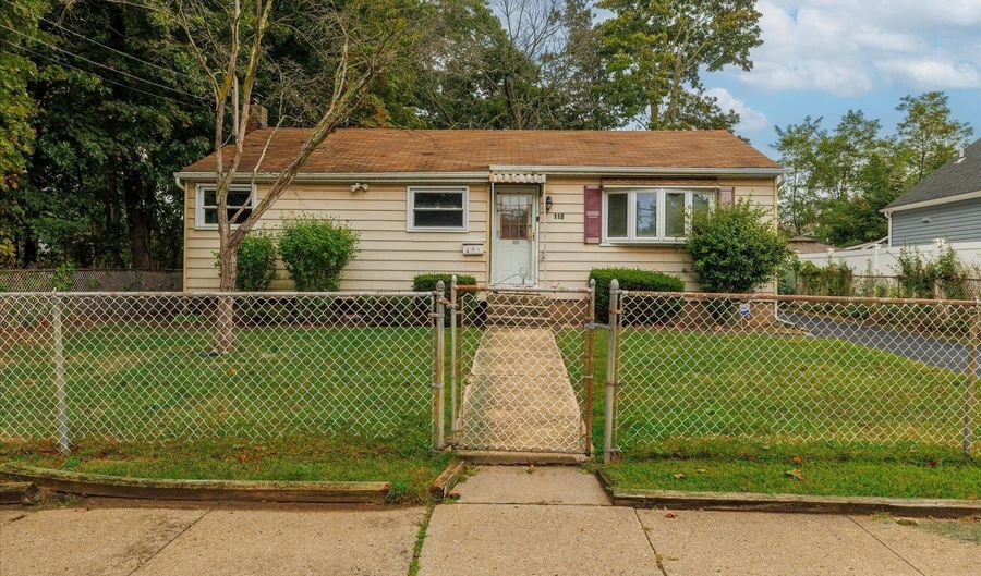 118 Coolidge Ave, Amityville, NY 11701 - 3 Beds, 2 Bath