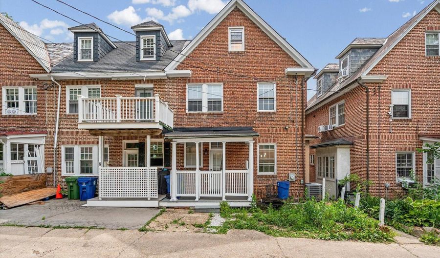 7 YORK Ct, Baltimore, MD 21218 - 6 Beds, 3 Bath