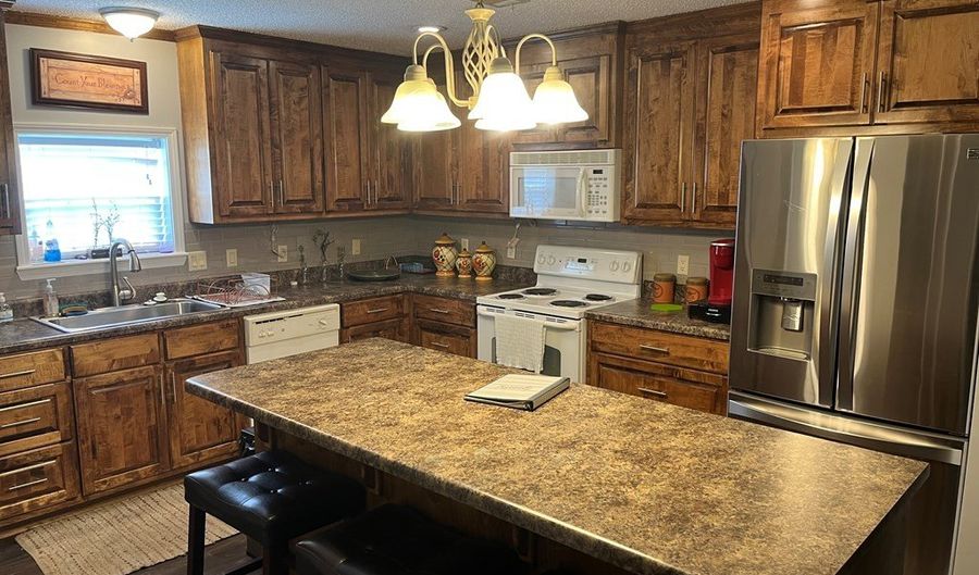 1385 Calhoun Dr, Abbeville, AL 36310 - 3 Beds, 2 Bath