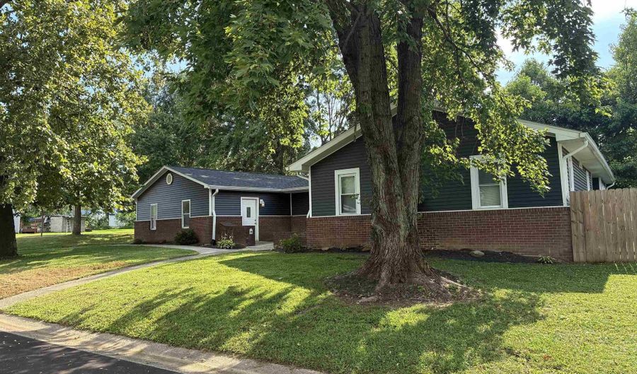 608 Indiana St, Bicknell, IN 47512 - 3 Beds, 2 Bath