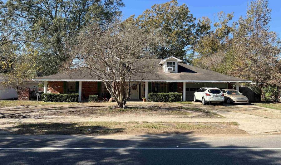 388 Sherwood Forest Blvd, Baton Rouge, LA 70815 - 5 Beds, 5 Bath