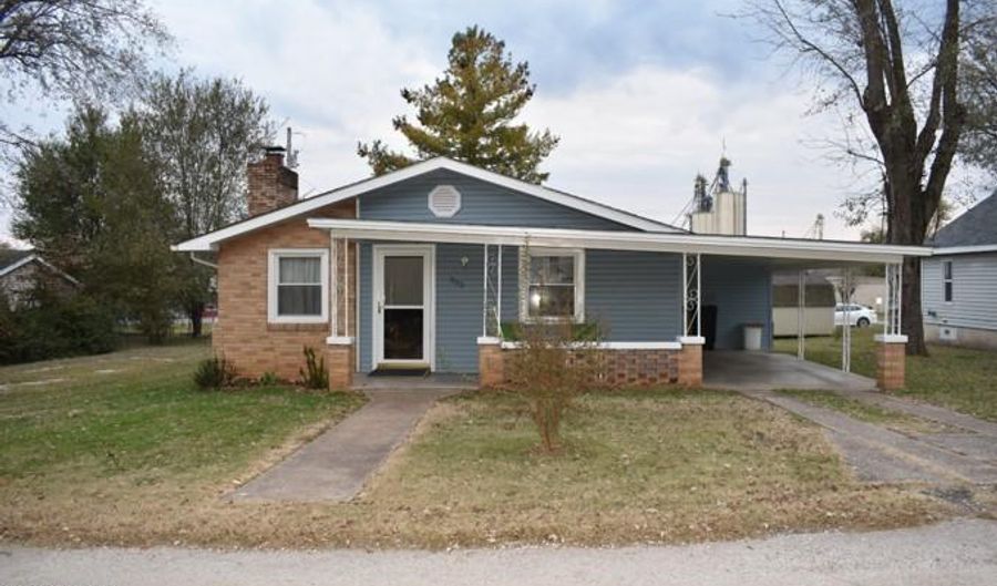 305 2nd St, Anderson, MO 64831 - 2 Beds, 1 Bath
