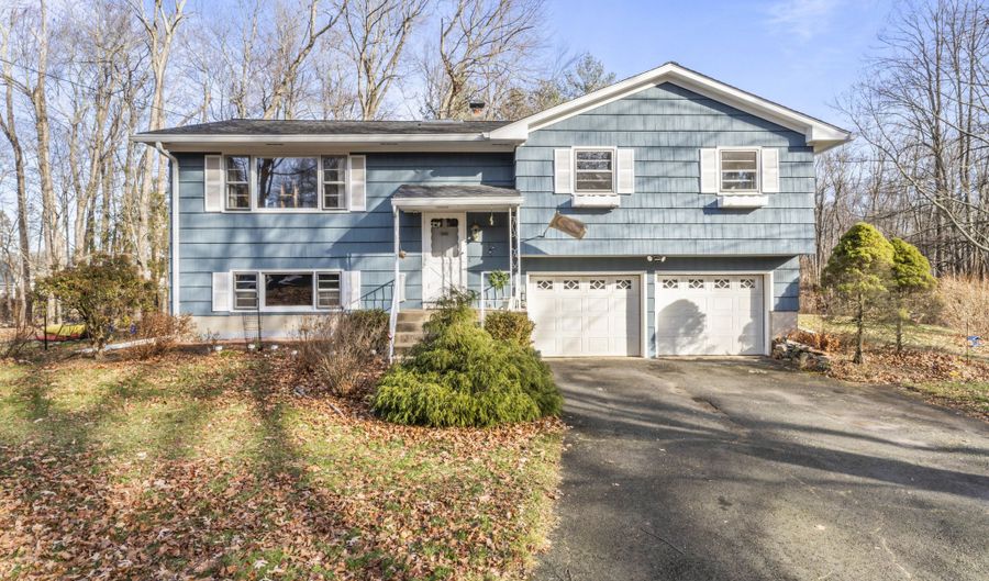 6 Advocate Pl, Danbury, CT 06810 - 3 Beds, 2 Bath