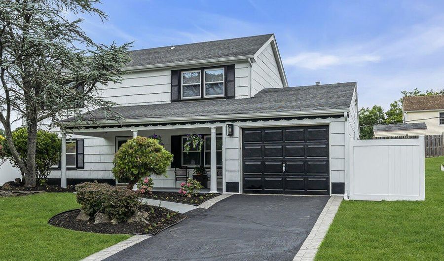 15 Inglewood Ln, Aberdeen, NJ 07747 - 3 Beds, 3 Bath