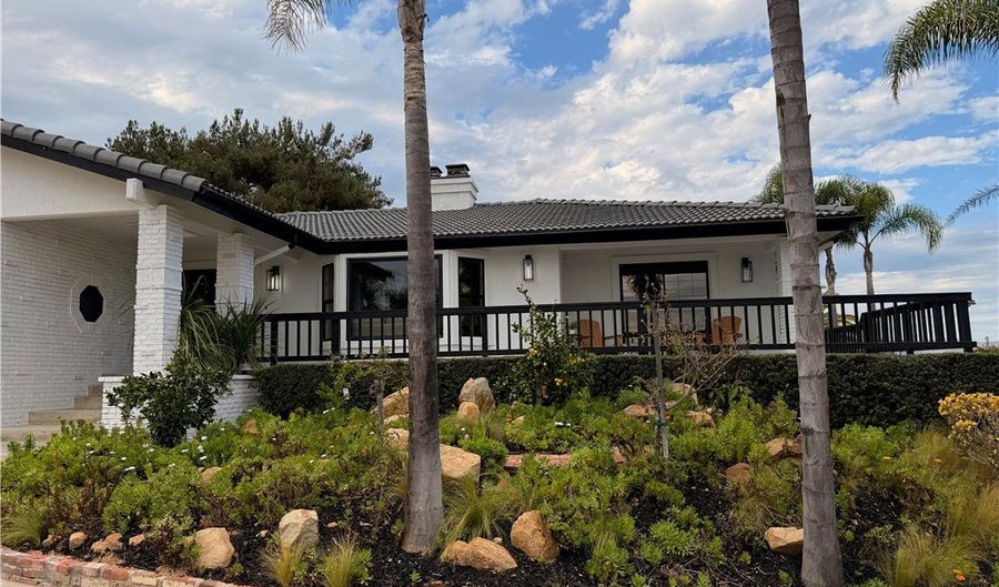 1677 S Hill Ave, Fallbrook, CA 92028 - 3 Beds, 5 Bath