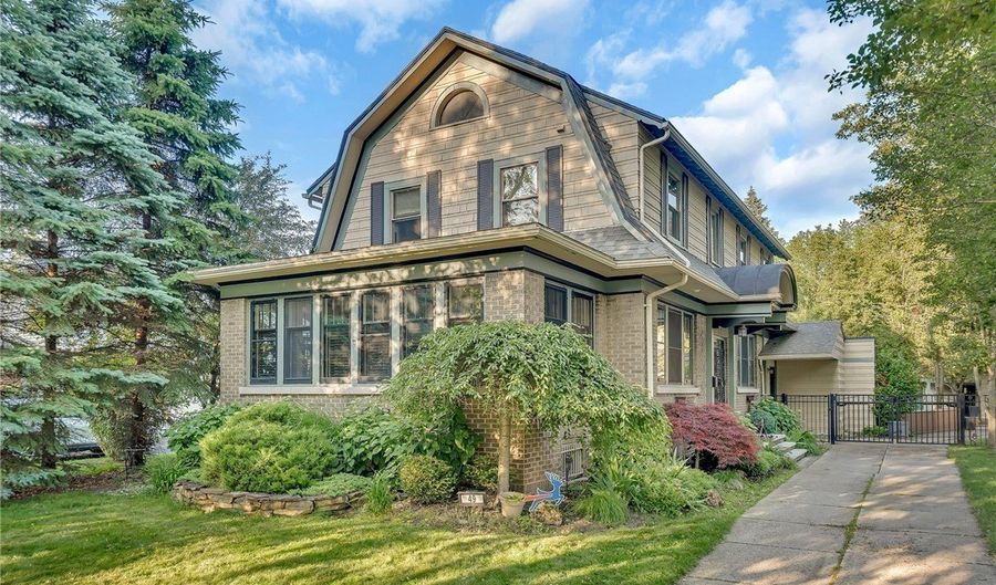49 Burbank Dr, Amherst, NY 14226 - 3 Beds, 4 Bath