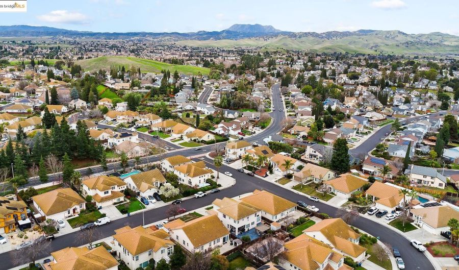 2105 Bedrock Way, Antioch, CA 94509 - 5 Beds, 3 Bath