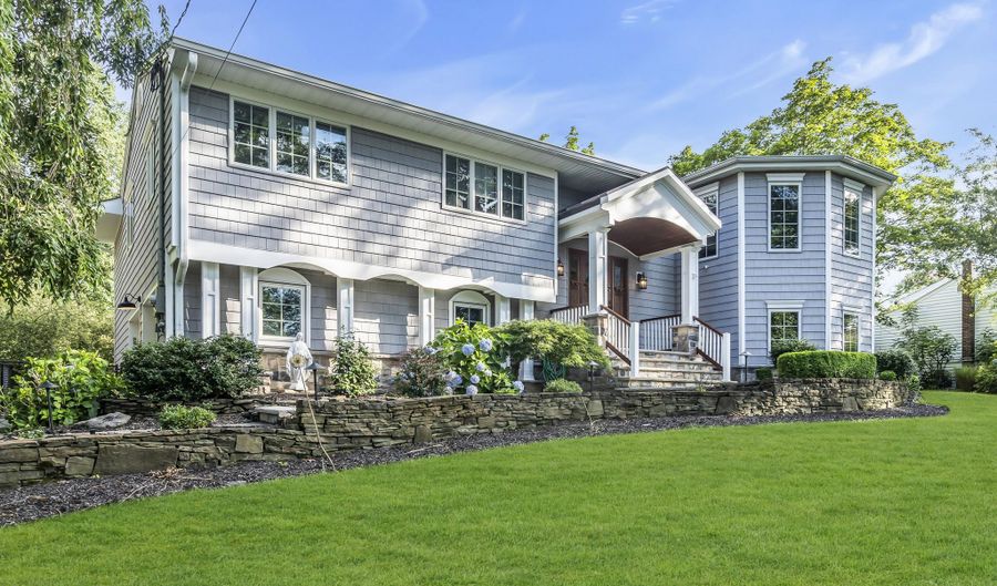 26 Crest Rd, Middletown, NJ 07748 - 3 Beds, 3 Bath
