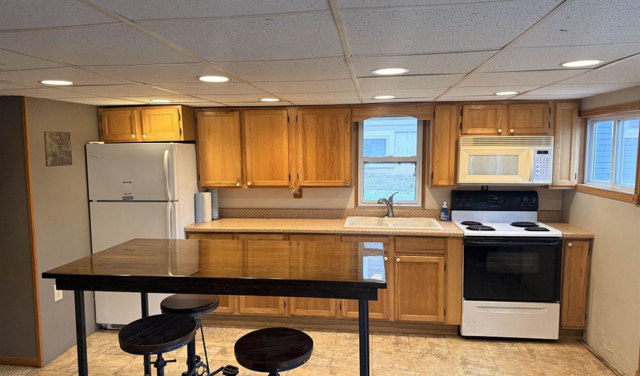 136 Rohr St, Arnolds Park, IA 51331 - 2 Beds, 1 Bath