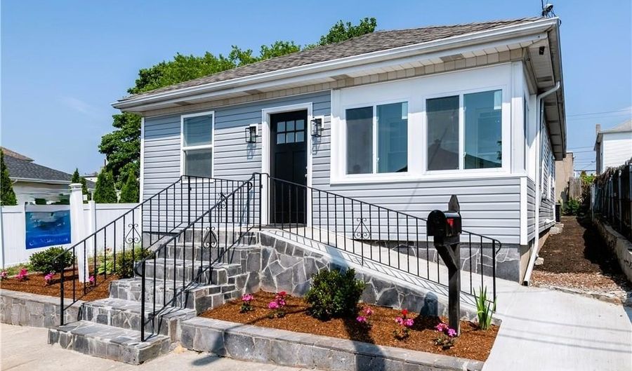 122 S Blossom St, East Providence, RI 02914 - 3 Beds, 1 Bath