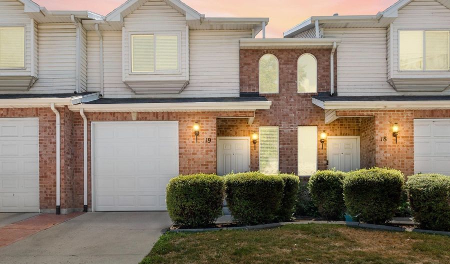 105 N PEREGRINE Ln W 19, Bountiful, UT 84010 - 3 Beds, 3 Bath