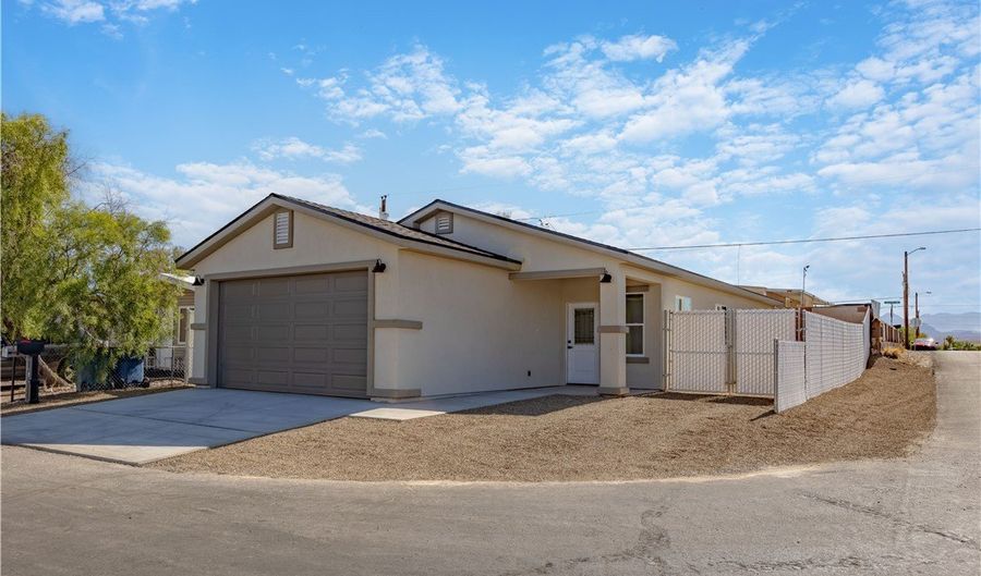 1968 Montclair Dr, Bullhead City, AZ 86442 - 2 Beds, 2 Bath
