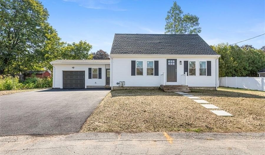 5 Taylor Ct, Cumberland, RI 02864 - 2 Beds, 2 Bath