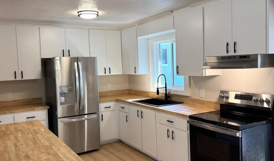 2510 Kokomo Rd, Haiku, HI 96708 - 3 Beds, 1 Bath