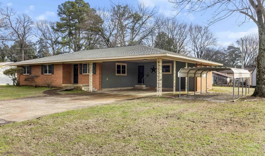 412 Elm St, Augusta, AR 72006 - 4 Beds, 3 Bath