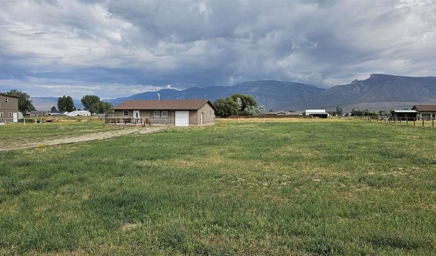 19 Heather Rd, Cody, WY 82414 - 2 Beds, 1 Bath