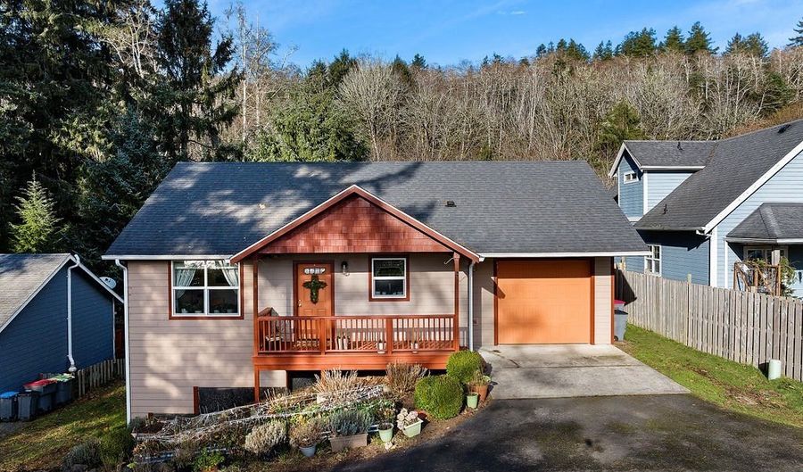 1676 SE 3RD St, Astoria, OR 97103 - 3 Beds, 2 Bath