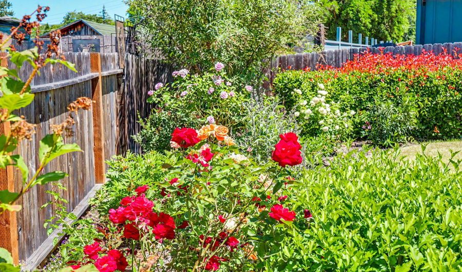 426 Parkside Dr, Ashland, OR 97520 - 3 Beds, 2 Bath