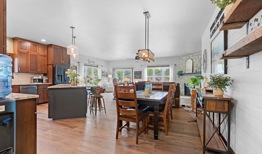 5036 N MILKWEED Trl, Appleton, WI 54913 - 3 Beds, 3 Bath