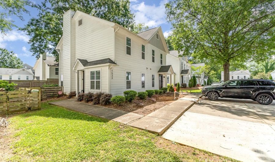 1533 Briar Creek Rd A, Charlotte, NC 28205 - 2 Beds, 3 Bath