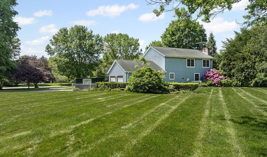 12935 Robinwood St NE, Alliance, OH 44601 - 4 Beds, 3 Bath