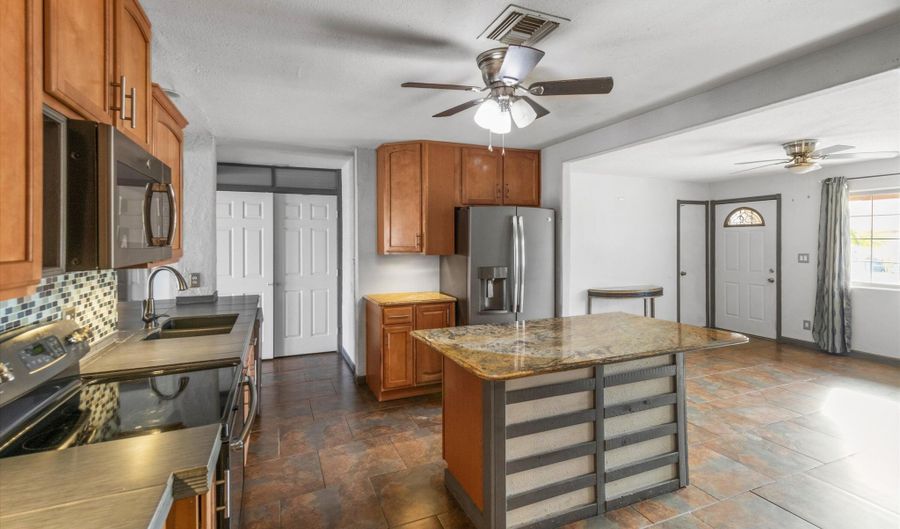 834 E GRANADA Ave, Apache Junction, AZ 85119 - 4 Beds, 3 Bath