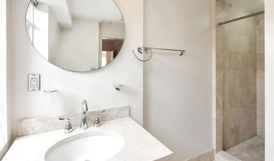815 KING St 4A, Alexandria, VA 22314 - 1 Beds, 1 Bath