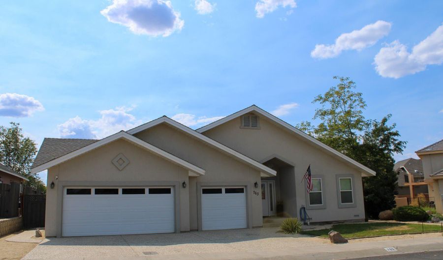 763 Divot Dr, Fernley, NV 89408 - 3 Beds, 2 Bath