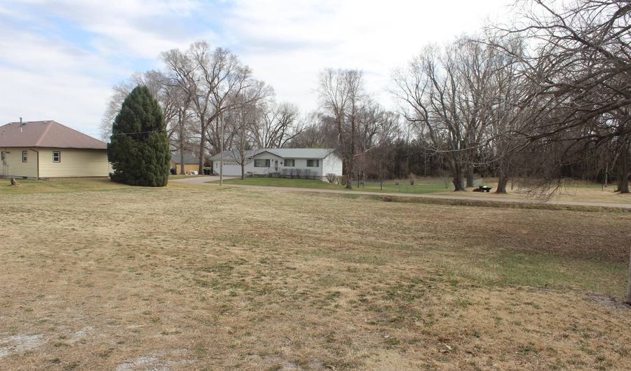 325 E Sanders St, Arcadia, NE 68815 - 2 Beds, 1 Bath