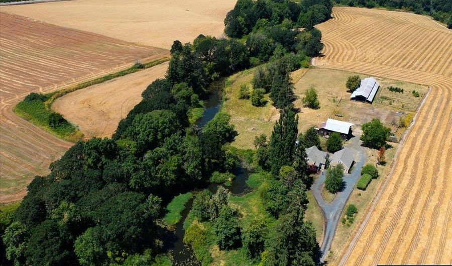 11255 Kroenig Rd, Amity, OR 97101 - 5 Beds, 3 Bath