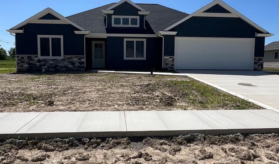 1701 Elm St, Auburn, IN 46706 - 3 Beds, 2 Bath