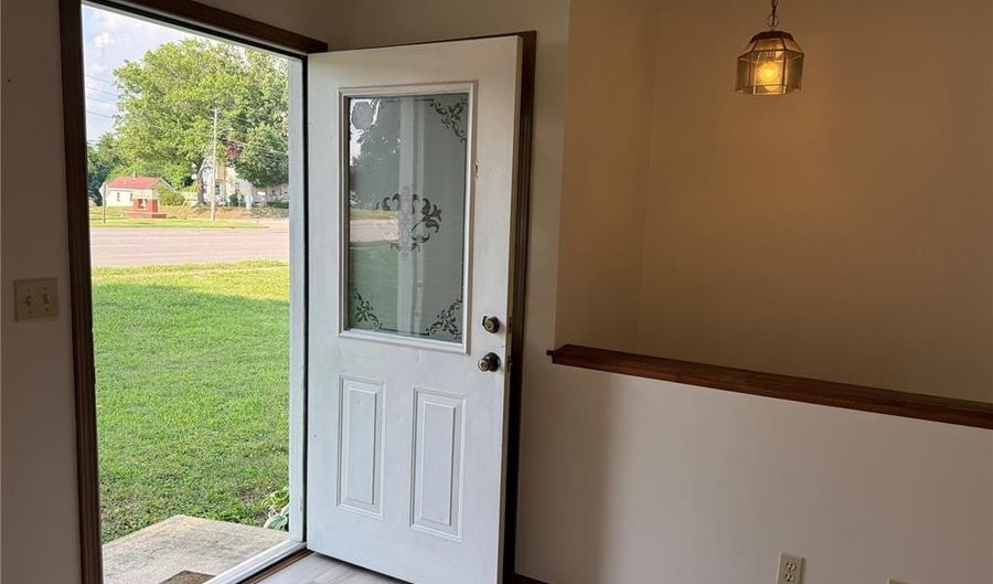 3209 College Ave, Alton, IL 62002 - 3 Beds, 2 Bath