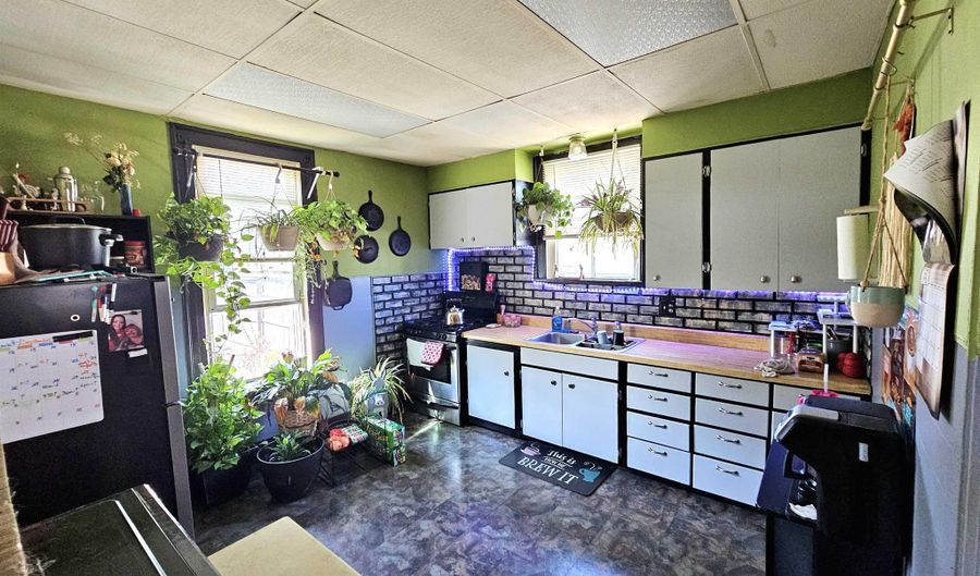 901 S Van Buren St, Auburn, IN 46706 - 2 Beds, 1 Bath