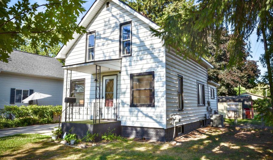 104 Grove Ave, Alma, MI 48801 - 3 Beds, 1 Bath