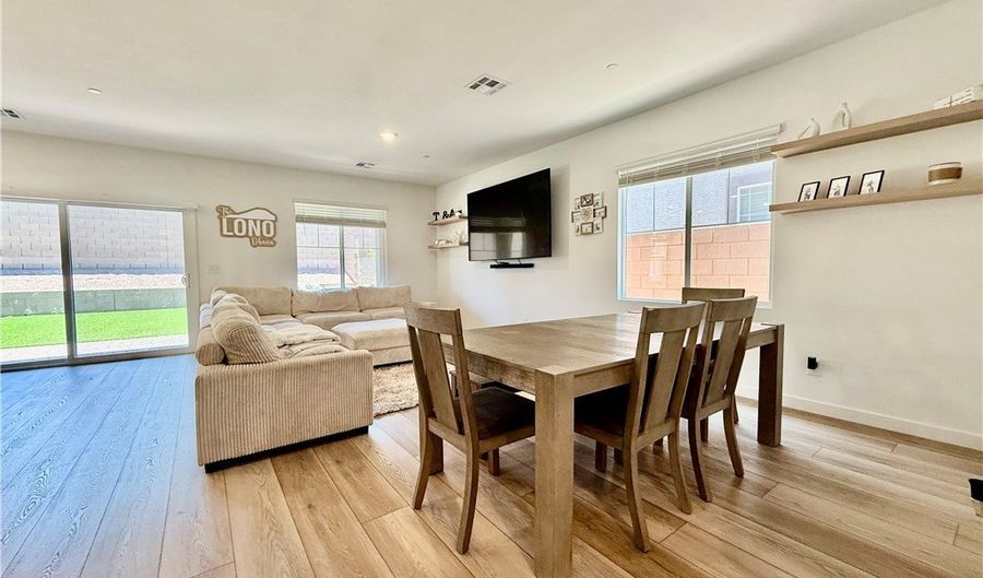 137 Rohan Crest Ave, Henderson, NV 89011 - 3 Beds, 2 Bath