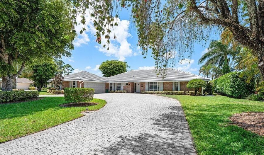 489 S Country Club Dr, Atlantis, FL 33462 - 4 Beds, 3 Bath