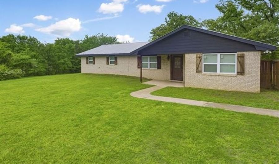 674 S Ethan Allen Dr, Atoka, OK 74525 - 4 Beds, 1 Bath
