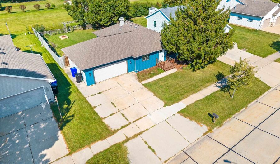 1742 E SYLVAN Ave, Appleton, WI 54915 - 3 Beds, 1 Bath