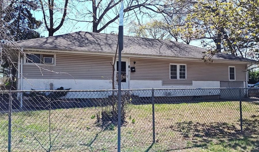 49 Overland Ave, Amityville, NY 11701 - 3 Beds, 2 Bath