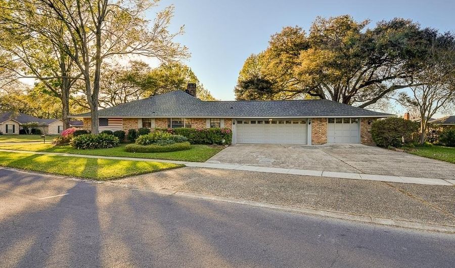 7545 Cardiff Ave, Baton Rouge, LA 70808 - 4 Beds, 3 Bath